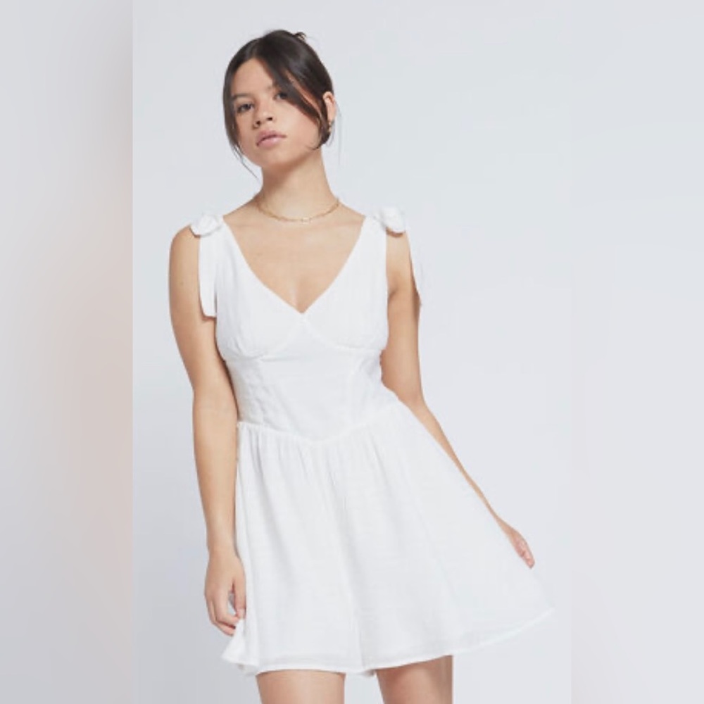 La Hearts Women's Tie-Strap Seamed Romper in White -Size Small- New